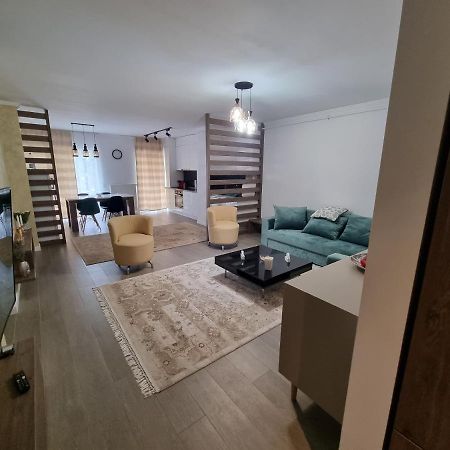 Apartament Superb In Regim Hotelier- Arad Plaza Exterior foto